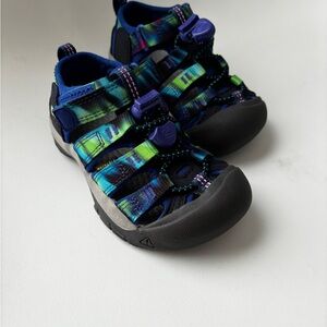 New and unworn Keen Little Kids' Newport H2 size 9